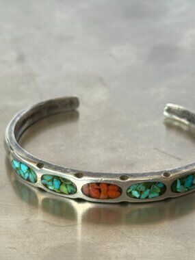 VINTAGE NAVAJO CHIP INLAY TURQUOISE CORAL STERLING SILVER CUFF BRACELET 18g